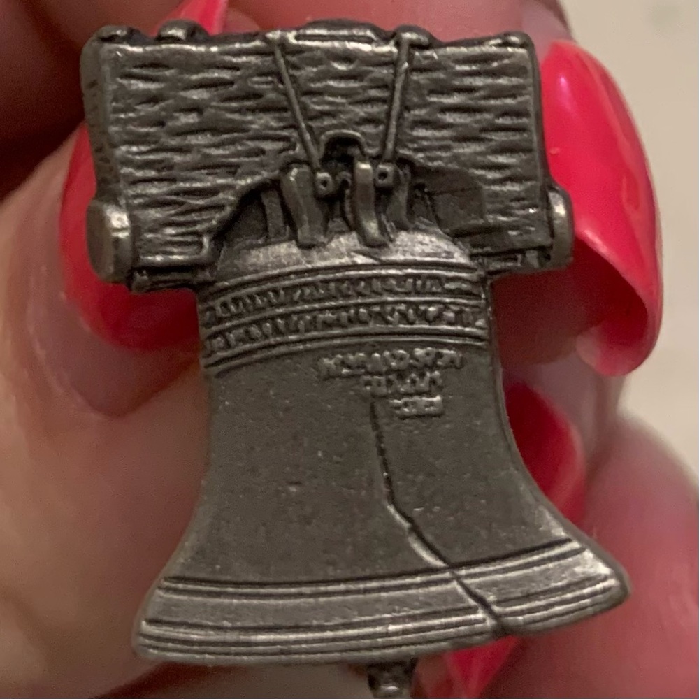 Vintage Liberty Bell Bremin Pewter One Cufflink Lapel Collar Crafting (1) 70’s